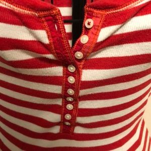 Abercrombie red white striped stretchy tee shirt
